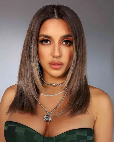 versatile middle-parted blunt lob