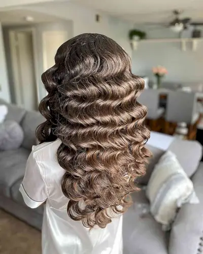 Bouncy Voluminous Hollywood Wavy Style for Long Thick Hair