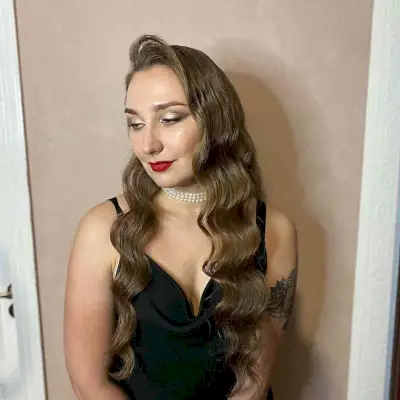 Long Hollywood Thin Waves with Deep Side Part