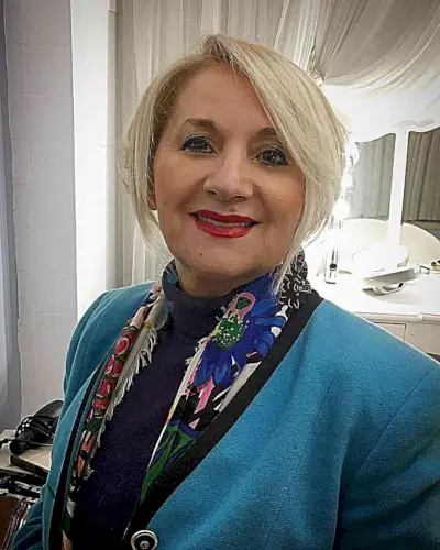 Trendy Blonde Side-Swept Pixie Bob for Old Ladies with Thin Hair