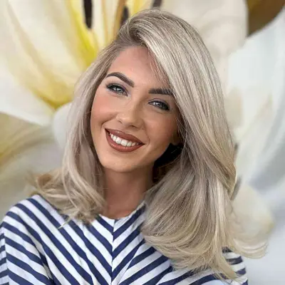 Voluminous Blowout with a Deep Side Part