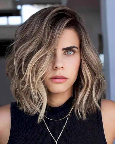 Contrasted Bronde Hair with a Deep Side Part