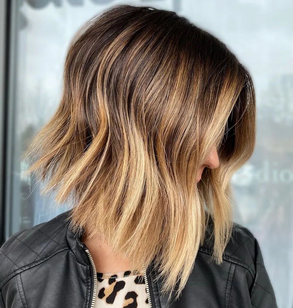 caschetto smussato con balayage bronde' title=