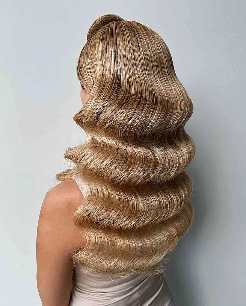 Promoce Poloviční drdol s francouzským copánkem pro dlouhé dívčí vlasy' title=