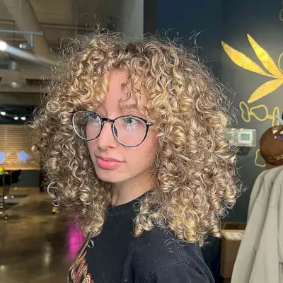 Alt Mid-Length Bouncy Shag for Curly Hair
