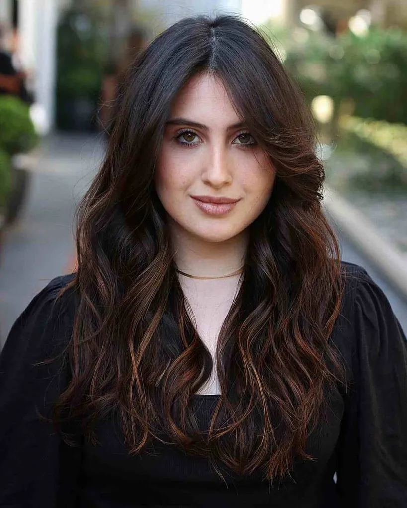 Impresionante balayage de chocolate para rostros en forma de corazón' title=