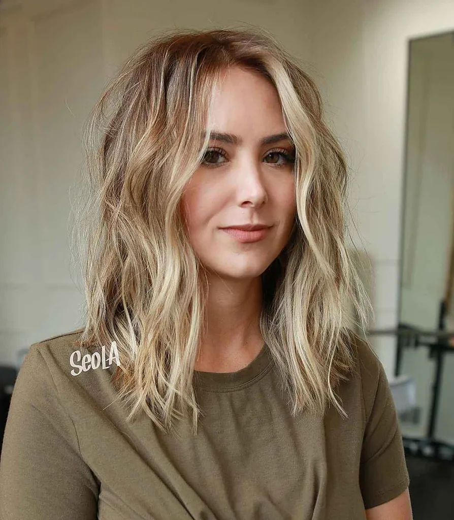 Pelusa texturizada hasta los hombros para una cara de corazón' title=