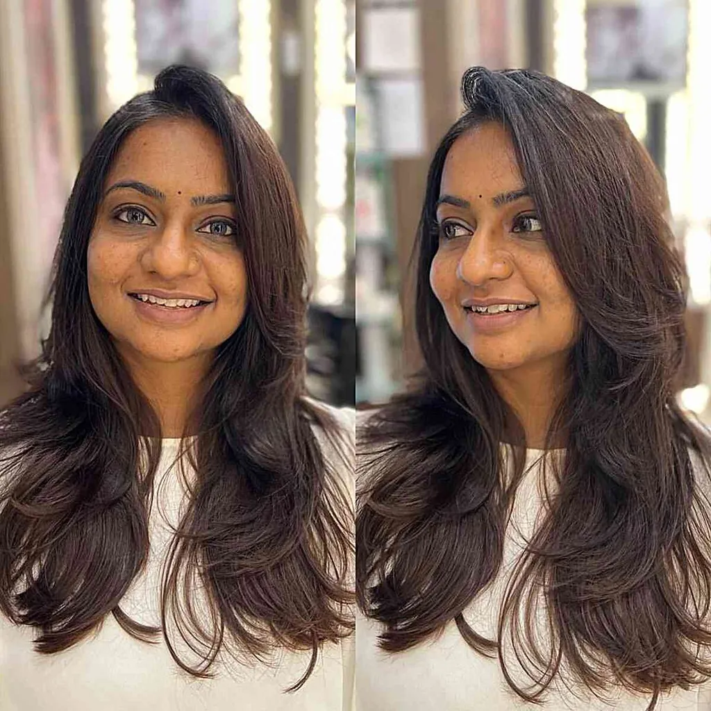 Cabello largo barrido hacia un lado para rostro en forma de corazón' title=