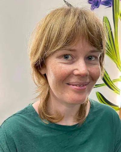 Medium Jellyfish Hair with Soft Layers and French Bangs