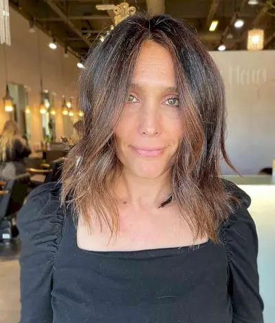 Cowboy-Style Dark Long Bob with Caramel Highlights