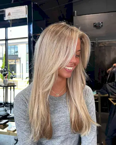 Long Face-Framing Cowgirl Haircut with Subtle Layers