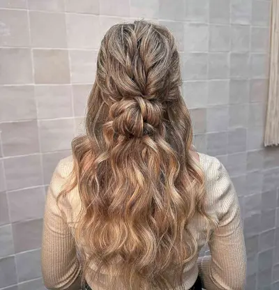 Very Long Romantic Wavy Boho Cowgirl Hairstyle
