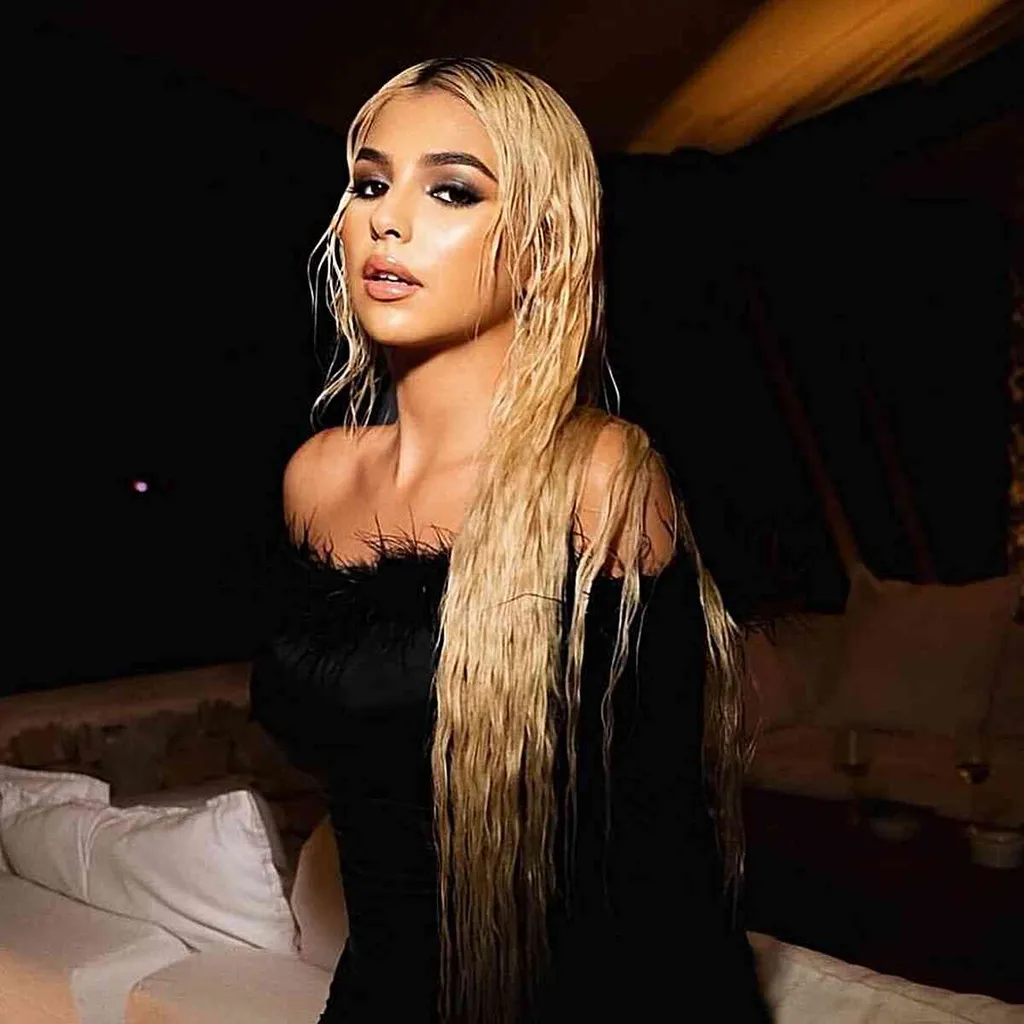 長いロックのための細いウェーブを備えた洗練されたウェットディスコルック' title=