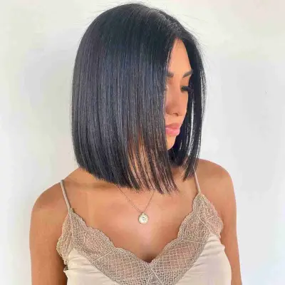 Classic and Simple Straight Lob Haircut for Medium Hair