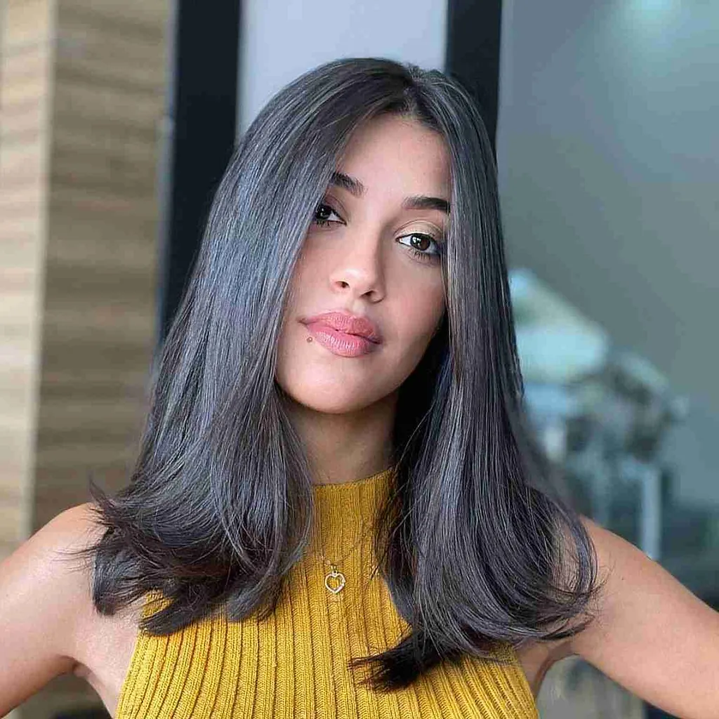 Zelo dolg bob s pernatimi konicami za dolg obraz' title=