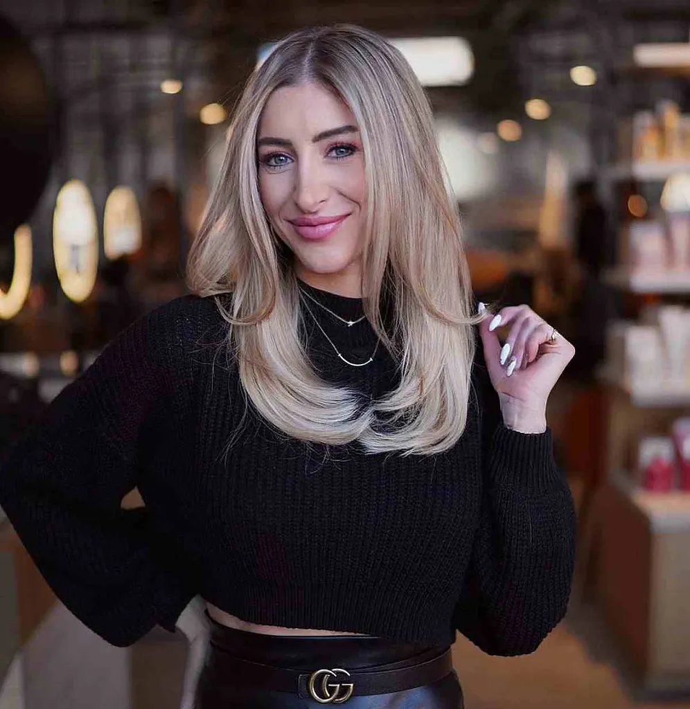 Kremasto blond lasje s srednje velikimi plastmi za dolge oblike obraza' title=