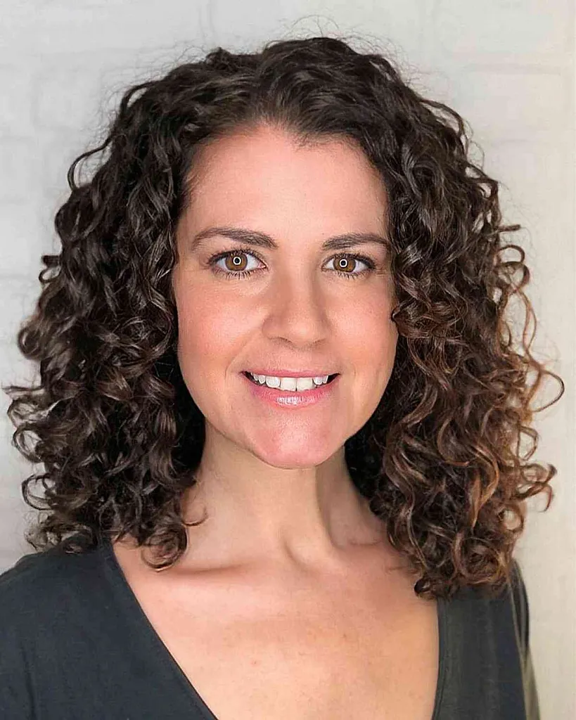 Gosti kodri do ramen za dolge obraze' title=