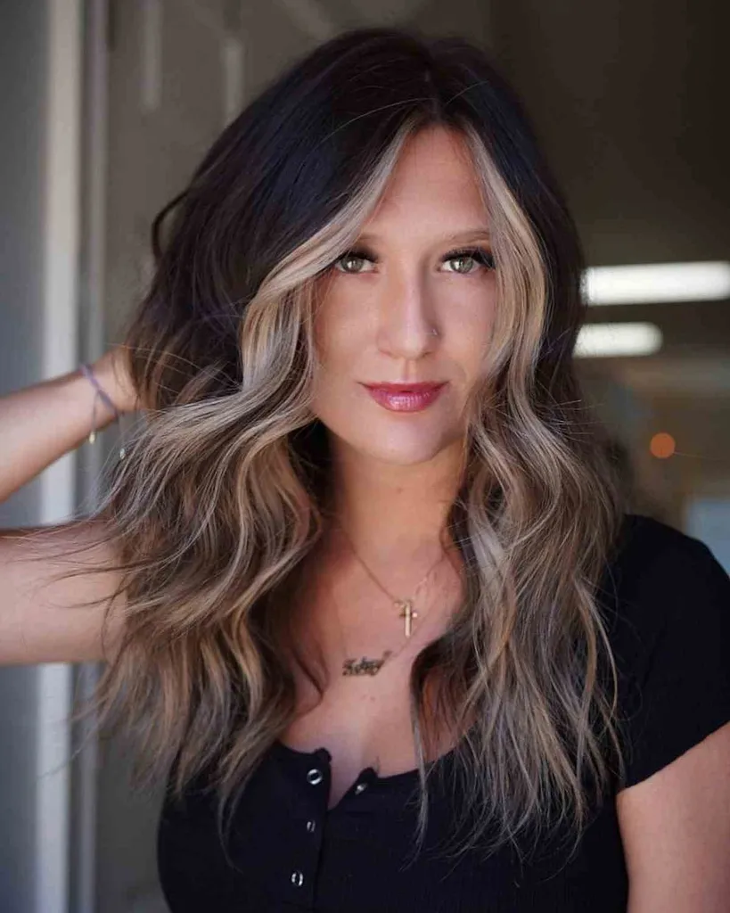 Raztrgani srednje dolgi lasje z denarnimi kosi za dolge obraze' title=