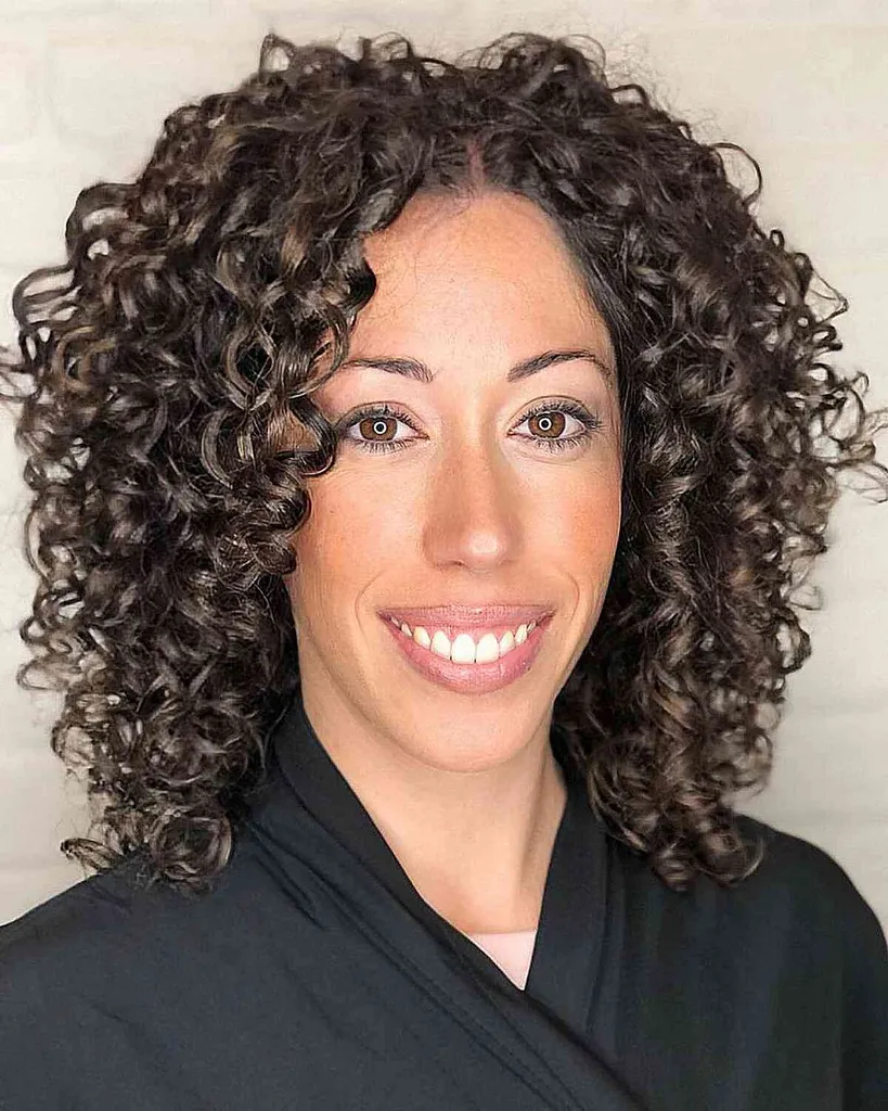 Čudoviti obročki do ramen za dolge obraze' title=