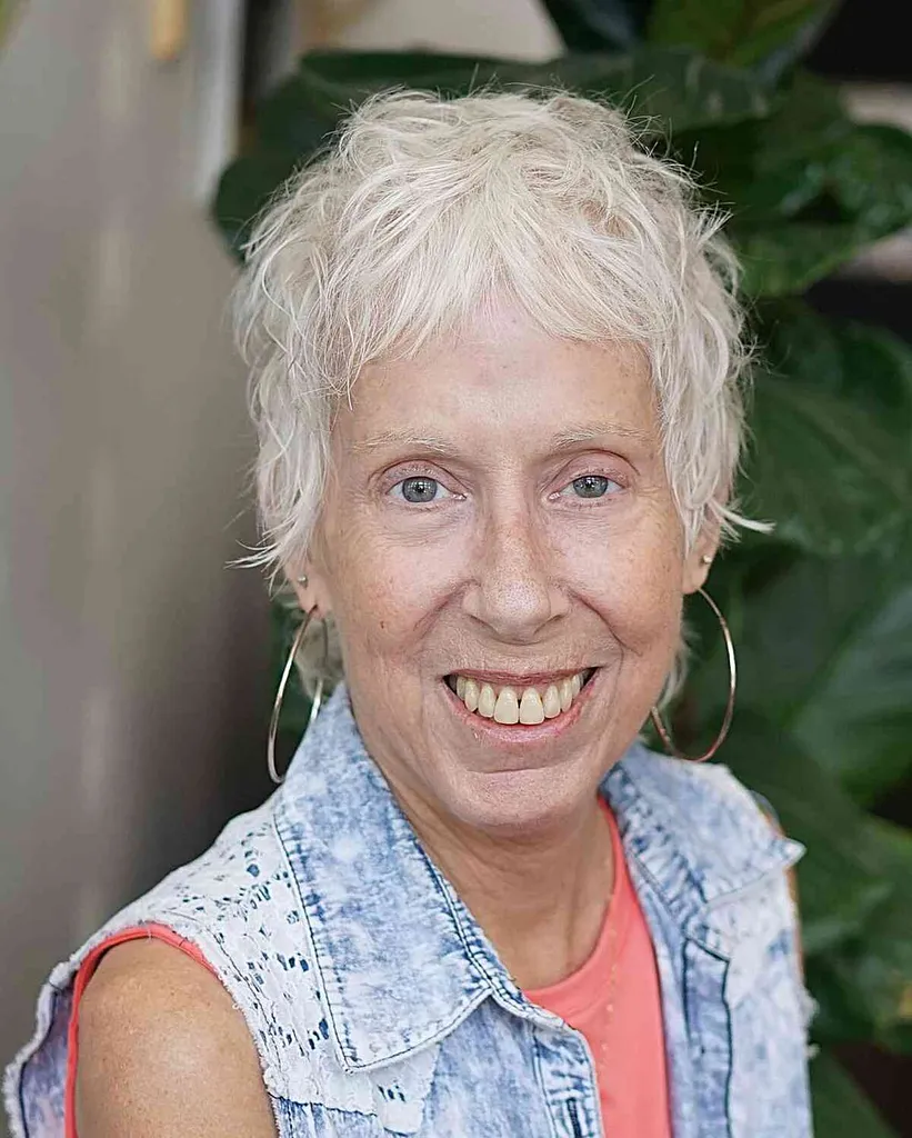 Strukturierter Shaggy Mixie für 60-jährige Frauen mit dünnem Haar' title=