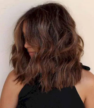 Messy Shoulder-Length Bob for Summer