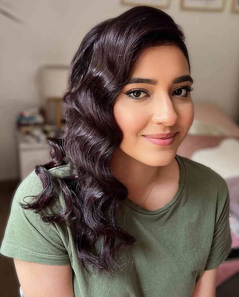 Stredne dlhé glam hollywoodske vlny' title=