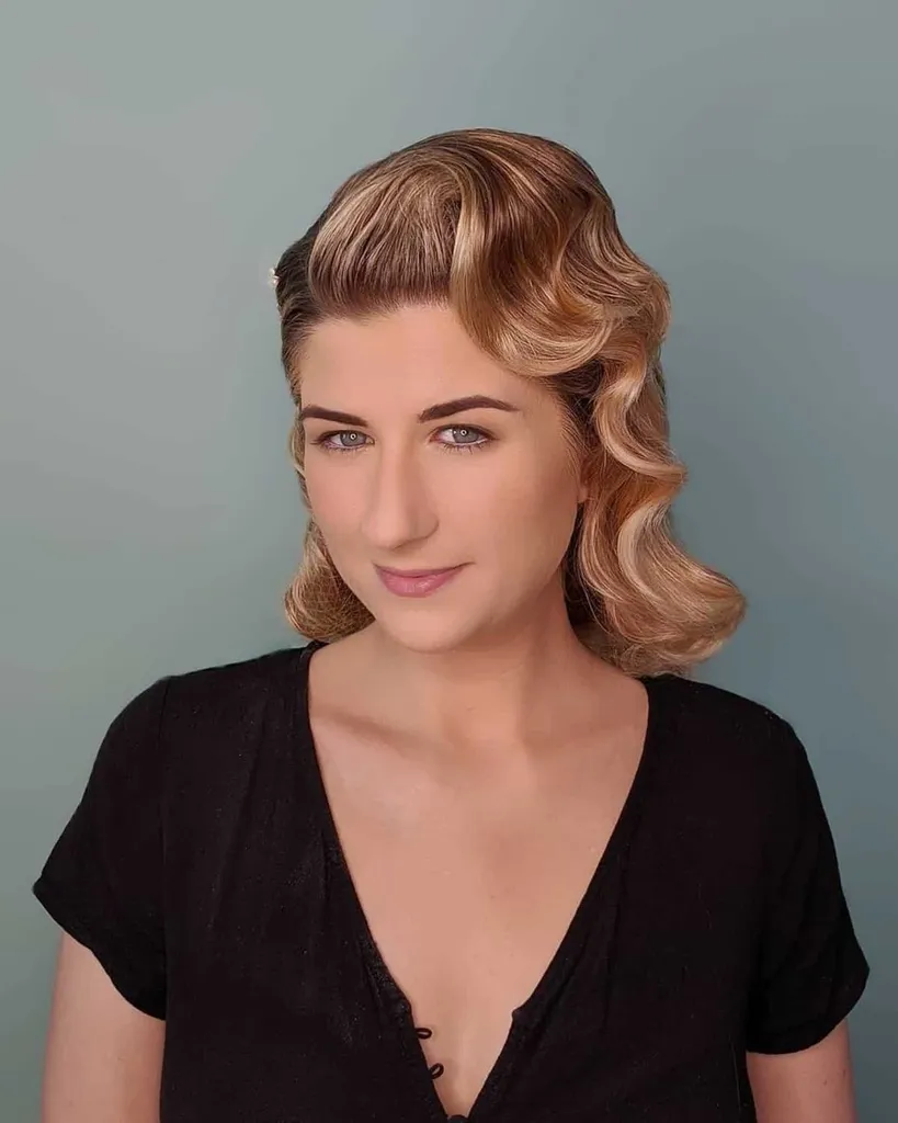 גלי מרסל מלוטש של תולדות השיער של שנות ה-20' title=