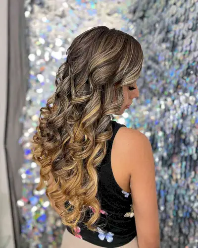Long Voluminous Bronde Curls for Graduating Girls
