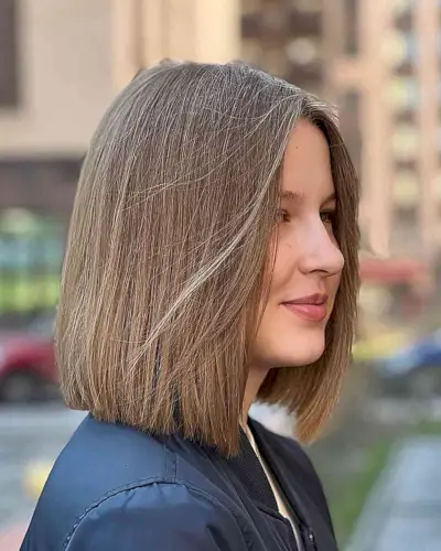 Shoulder-Length Straight Brown Bob with Blunt Ends