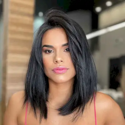 Shoulder-Length Bob with a Face Frame