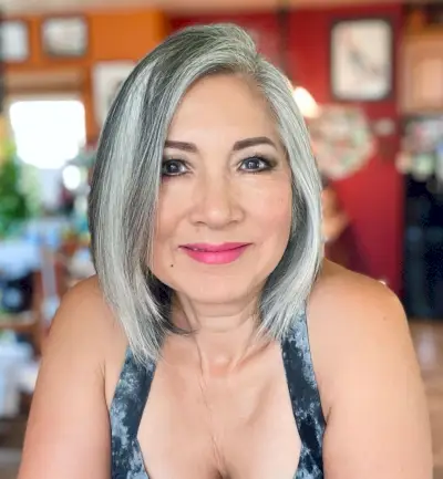 Side-Parted Lob Cut for Mature Women with Round Faces