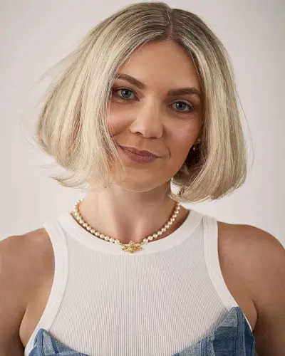 Short Low-Maintenance Blonde Bubble Bob for Fine Hair
