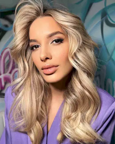 Warm and layered hairstyle for fine hair