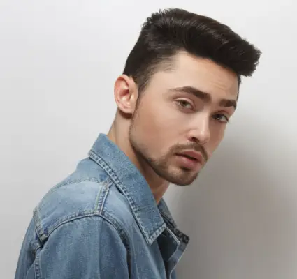 Verfijnde Pompadour taps toelopende zijkanten