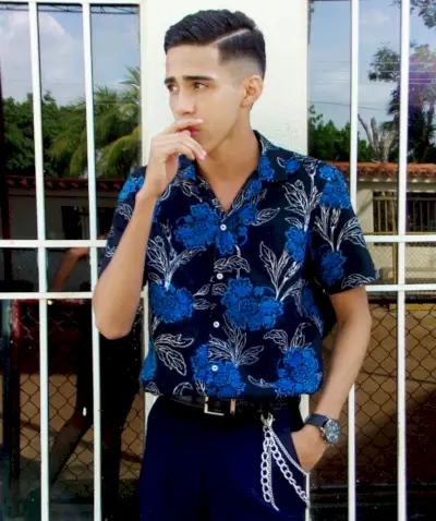 Moderne Pompadour herenstijl