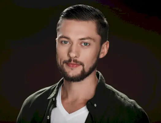 Coiffure classique pour hommes avec dos lisse