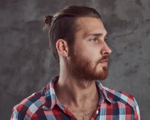 Chignon homme au dos lisse