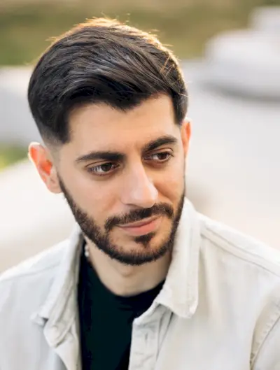 ショートバックとサイドのローフェードヘアカット