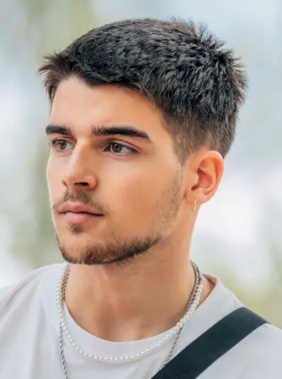 Teksturowany krój załogi