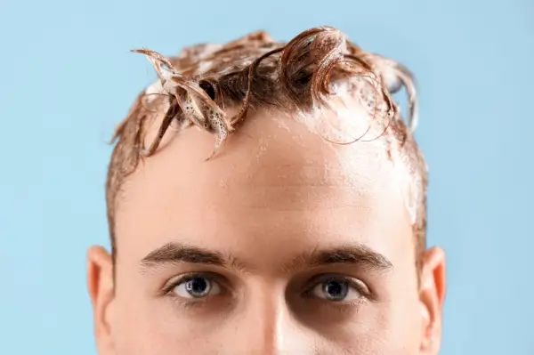 Šampūnas raudoniems plaukams vyrams