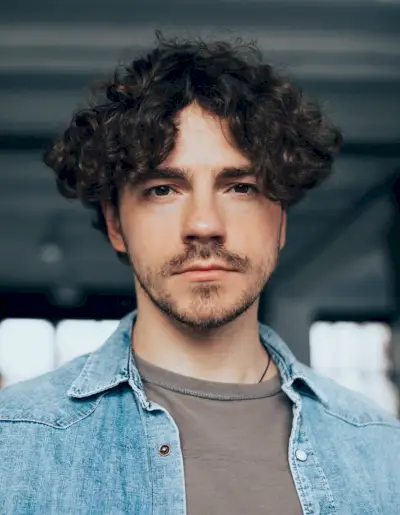 Krøllet midterste del mænd