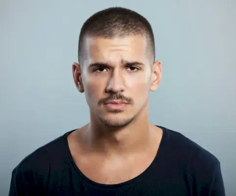 Hombres con corte de zumbido