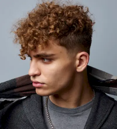 Krøllete hår blekne menn