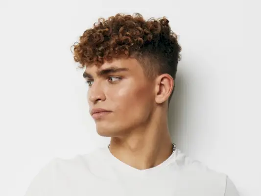 Krøllet Top Mid Fade