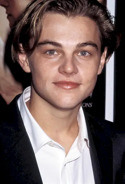 レオナルド・ディカプリオ カーテン ヘアスタイル 90 年代