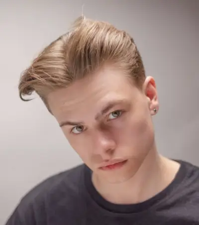 Partea de mijloc Quiff Men