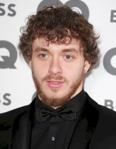 Cheveux bouclés de Jack Harlow