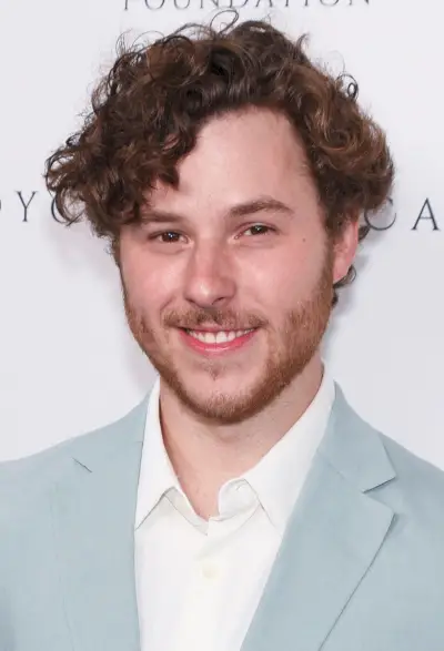 Nolan Gould cheveux bouclés