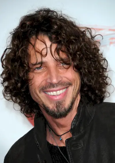 Chris Cornell cheveux bouclés