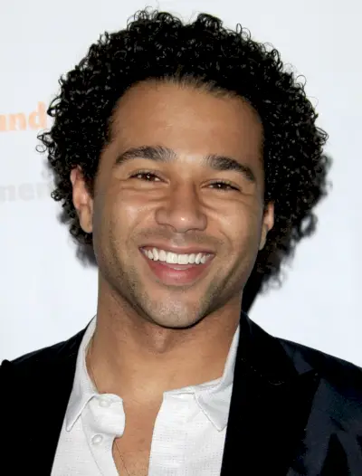 Corbin Bleu Cheveux Bouclés